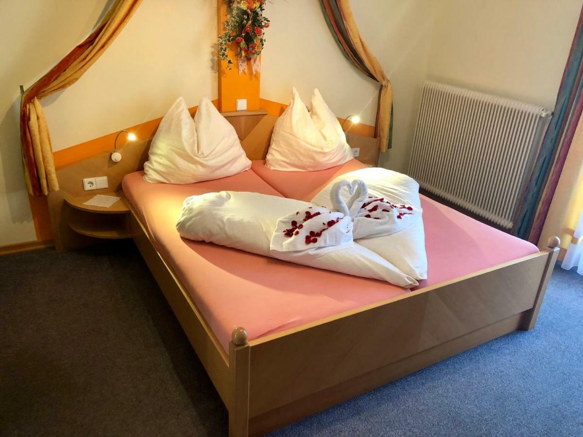 Gasthof-Hotel Winkler Mühldorf エクステリア 写真